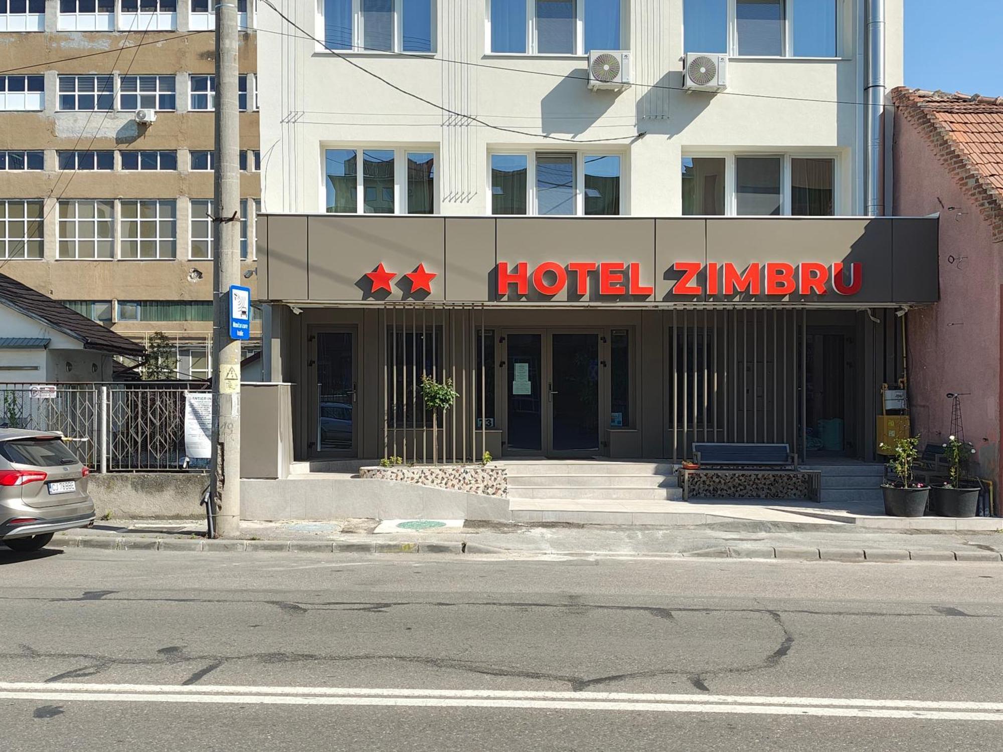 Hotel Zimbru คลูจ-นาโปกา ภายนอก รูปภาพ